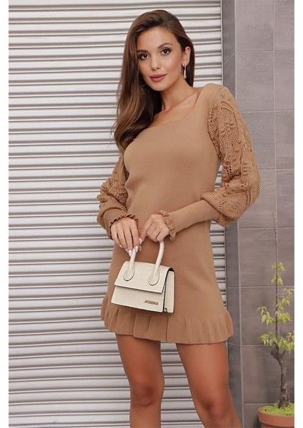 Kol Dantel Detaylı U Yaka Eteği Fırfırlı Camel Elbise