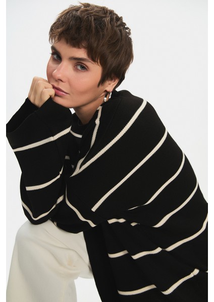 Çizgili Triko Kazak