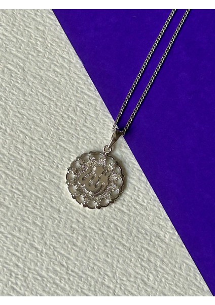 Silver Renk Çelik Zirkon Taşlı Daire Içi Allah Yazılı Yuvarlak Işlemeli Kolye