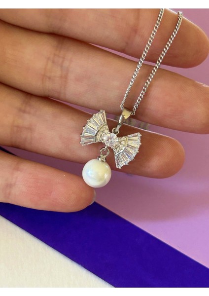 Silver Renk Çelik Zirkon Taş Işlemeli Inci Detaylı Fiyonk Kolye fiyatları