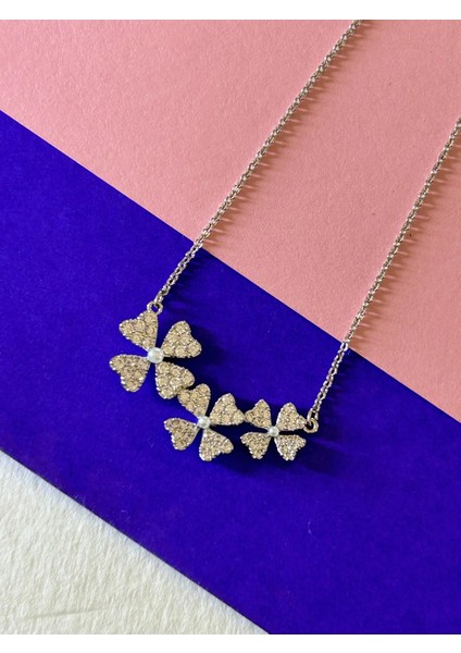Silver Renk Çelik Zirkon Taşlı Mini Inci Detaylı Üçlü Çiçek Kolye