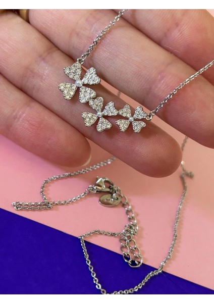 Silver Renk Çelik Zirkon Taşlı Mini Inci Detaylı Üçlü Çiçek Kolye