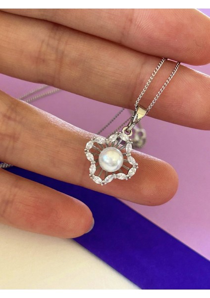 Silver Renk Çelik Çiçek Kafes Içinde Inci Detaylı Zirkon Taş Işlemeli Kolye