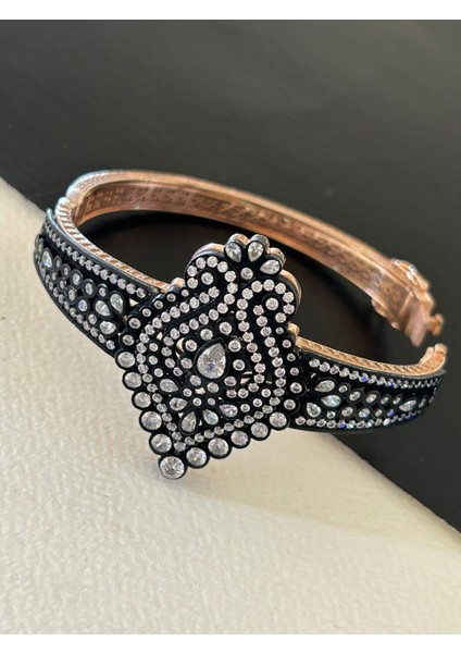 36,90 gr Rose Renk Damla Detaylı Zirkon Taş Tasarım 925 Gümüş Elmas Montür Kelepçe modelleri