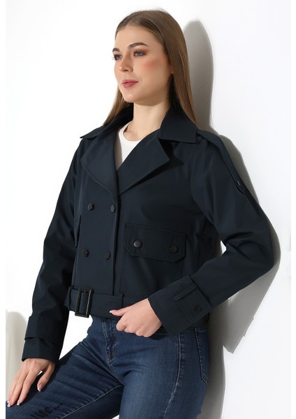 Kadın Astarlı Kemerli Cepli Su Itici Kumaş Crop Trençkot fırsatları