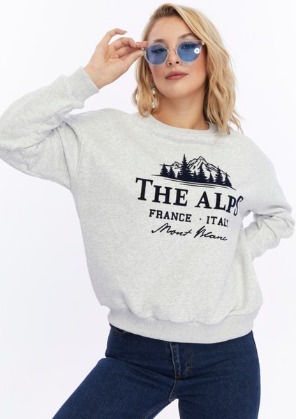 Kadife The Alps Desenli Gri Melanj Yumuşak Dokulu Regular Fit Bisiklet Yaka Kadın Sweatshirt