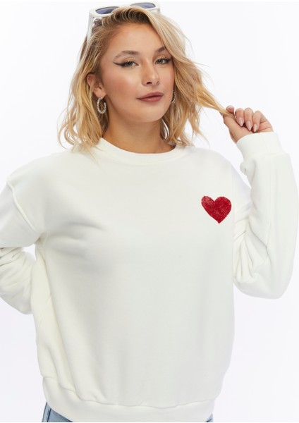 Kadife Kalp Desenli Ekru Yumuşak Dokulu Regular Fit Bisiklet Yaka Kadın Sweatshirt