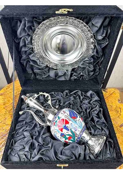 Lale Karanfil Desenli Iznik Çini Ibrik fiyatları