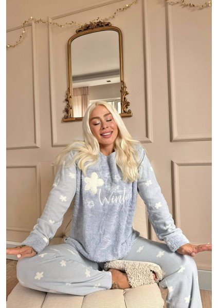Mavi Hello Winter Desenli Kadın Peluş Pijama Takımı fiyatları