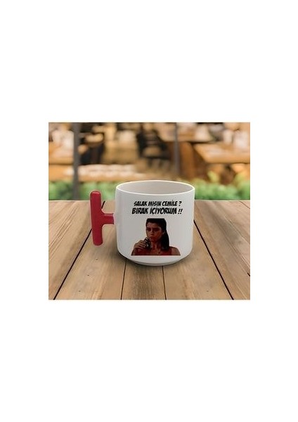 Latte & Espresso Bihter Ziyagil Baskılı Kırmızı T Kulp Kupa 200 ml