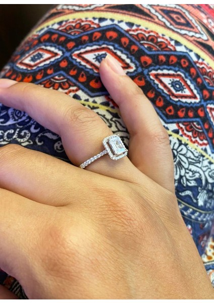 Kadın Baget Model Taşlı Gümüş Yüzük modelleri