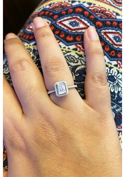 Kadın Baget Model Taşlı Gümüş Yüzük fırsatları