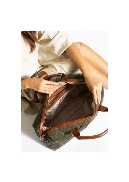 Büyük Boy Kapitone Seyahat Çantası fırsatları