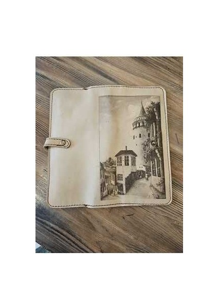 Dora Manzara Desenli Cüzdanı Naturel
