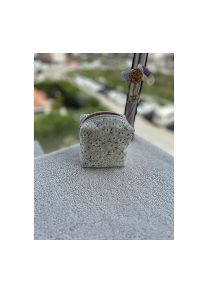 Yeşil Papatya Minik Makyaj Ped Çantası Ölçüleri 10-10-7cm Dir