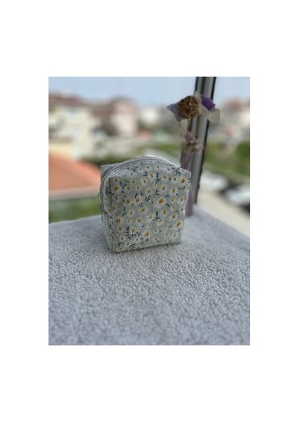 Yeşil Papatya Minik Makyaj Ped Çantası Ölçüleri 10-10-7cm Dir