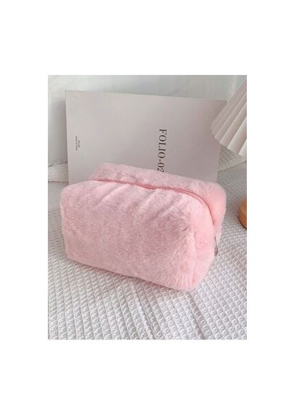 Pembe Peluş Makyaj Çantası Şık Görünüm Seyahat ve Kozmetik Çantası