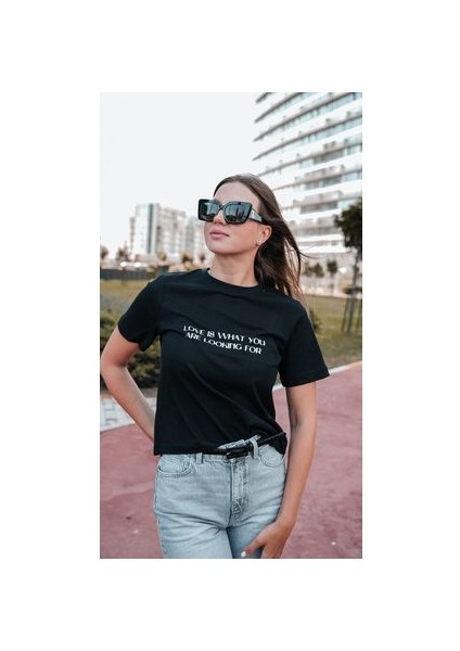 Kadın Siyah Baskılı Tişört Organik Koton Regular Fit Yuvarlak Yakalı Normal Kesim fırsatları