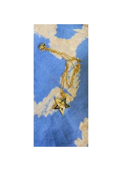Modern ve Şık Altın Renk Yıldızlı Kolye