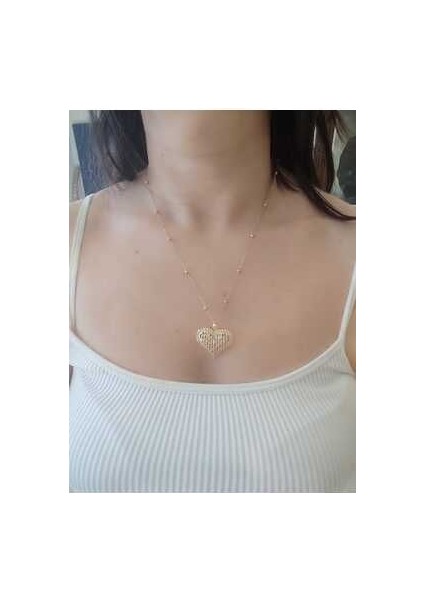 Modern ve Şık Altın Renk Kalpli Kolye