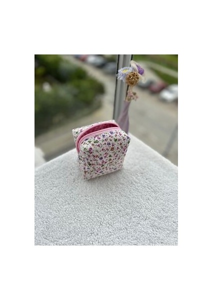 Renkli Çiçekli Mini Ped Çanta Makyaj Çantası Ölçüleri 10-10-7cm Dir