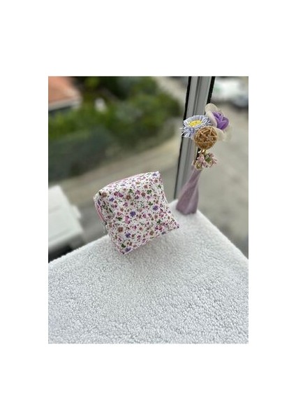 Renkli Çiçekli Mini Ped Çanta Makyaj Çantası Ölçüleri 10-10-7cm Dir