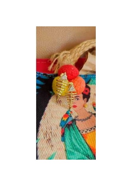 Modern ve Şık Altın Renk Balıklı Küpe