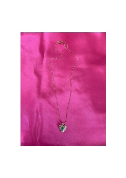Kalp Tasarımlı Zümrüt Yeşili Taşlı Altın Renkli Kolye fiyatları