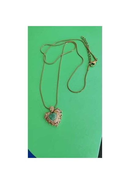 Kalp Tasarımlı Zümrüt Yeşili Taşlı Altın Renkli Kolye fırsatları