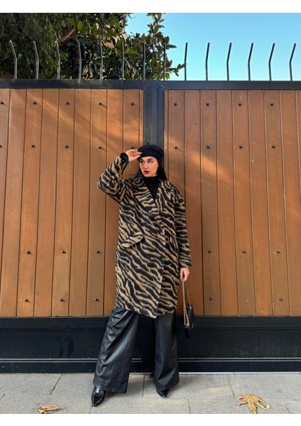 Kadın Zebra Desenli Şardonlu Astarlı Kaşe Kaban 26207 indirimleri
