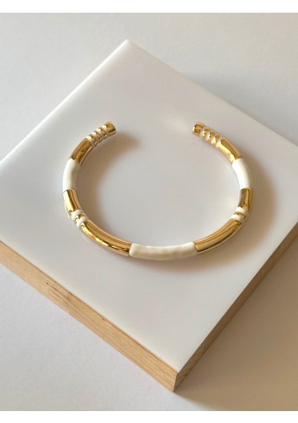 Beyaz ve Gold Detaylı Çelik Kelepçe Bileklik