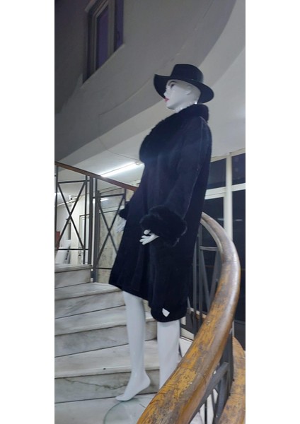 Pula Yakası Kolları Komple Kürklü Uzun Angora Kaban (110 Cm) modelleri