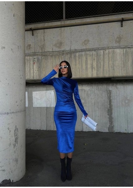 Kadın Uzun Kollu Yarım Balıkçı Yaka Büzgü Detay Kadife Kumaş Elbise fırsatları