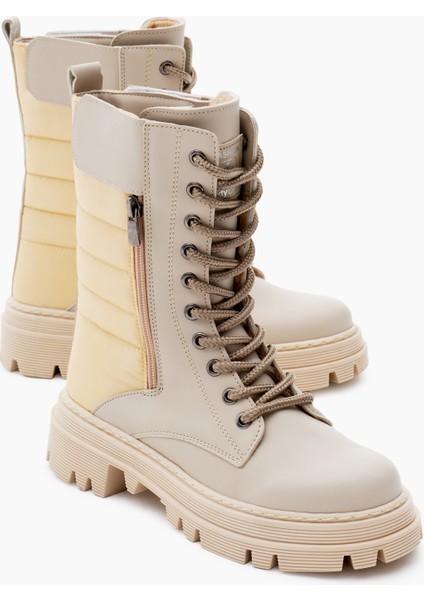 Kadın Bej Cilt Termo Taban Nakışlı Dilim Desenli Cırtlı Bağcıklı ve Fermuarlı Bot modelleri