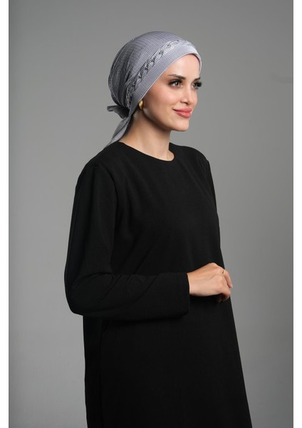 Gri Pratik Hazır Geçmeli Tesettür Bone Fukuro Piliseli Örgülü Güllü 1823_15 fiyatları