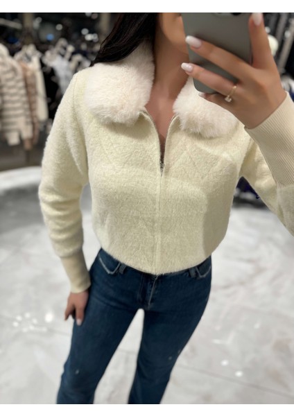 Nixie Yakası Kürklü Zikzak Desenli Fermuarlı Hırka-Vanilya fiyatları