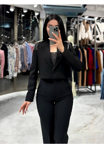 Davin Omuz Aksesuarlı Kısa Ceket-Siyah