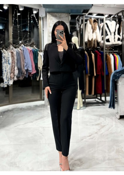 Davin Omuz Aksesuarlı Kısa Ceket-Siyah fiyatları