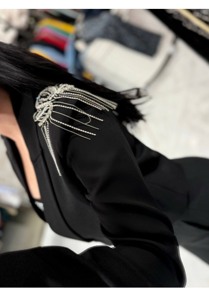 Davin Omuz Aksesuarlı Kısa Ceket-Siyah modelleri