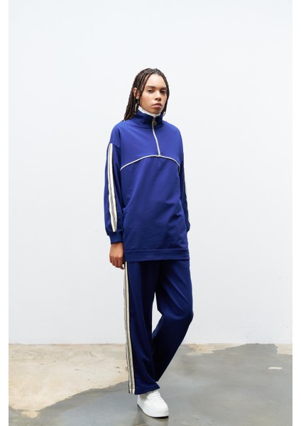 Lacivert Kadın Dik Yaka Yarım Fermuarlı Etiket Detaylı Sweatshirt ve Rahat Kesim Şerit Detaylı Pantolon Pamuklu Örme Alt Üst Takım modelleri