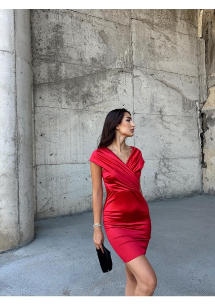 Tanem Madonna Yaka Saten Mini Elbise 582833 modelleri