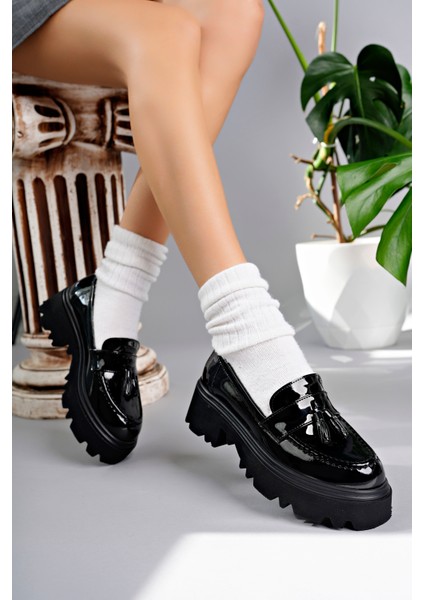 Class Model Siyah Rugan Püsküllü Kadın Loafer Ayakkabı