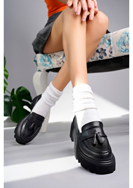 Class Model Siyah Cilt Püsküllü Kadın Loafer Ayakkabı