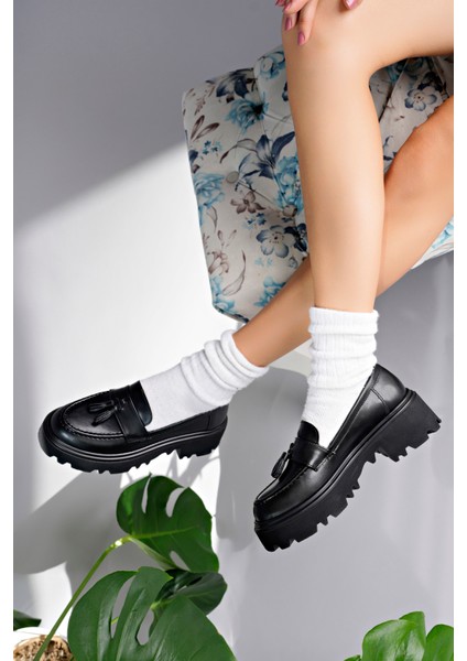 Class Model Siyah Cilt Püsküllü Kadın Loafer Ayakkabı indirimleri