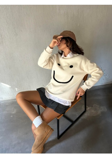 Kadın Ekru Smile Süzene Nakışlı 3 Iplik Şardonlu Geniş Kesim Sweatshirt 28313