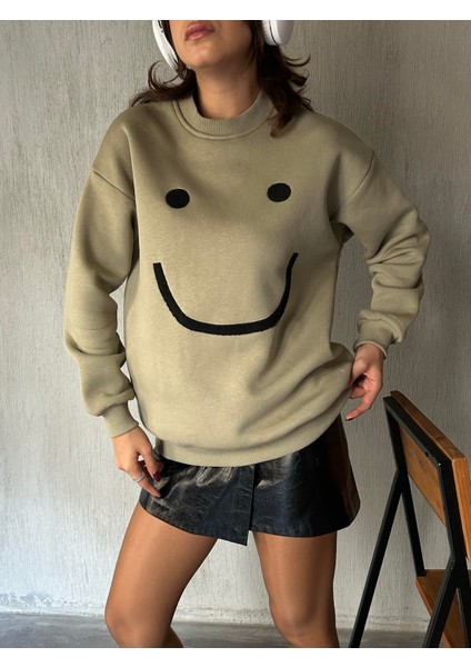 Kadın Küf Yeşili Smile Süzene Nakışlı 3 Iplik Şardonlu Geniş Kesim Sweatshirt 28313