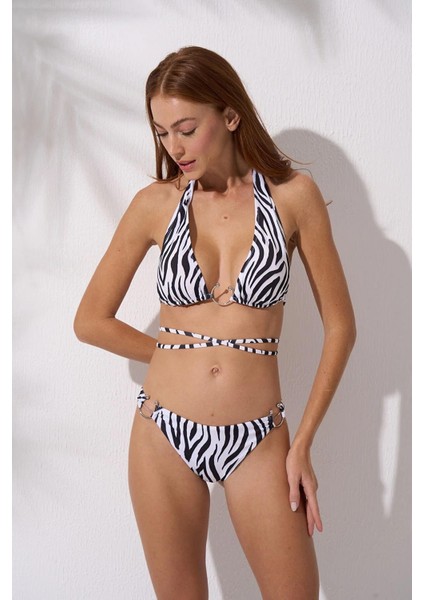 241224 Desenli Aksesuarlı Boyundan Bağlamamlı Uzun Üçgen Bikini Takımı Desenli fiyatları