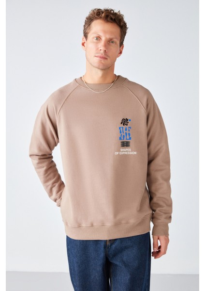 Expressed Erkek Reglan Kol Onu Nakış ve Baskılı Yumuşacık Kumaşlı Yuvarlak Yakalı Vizon Sweatshirt