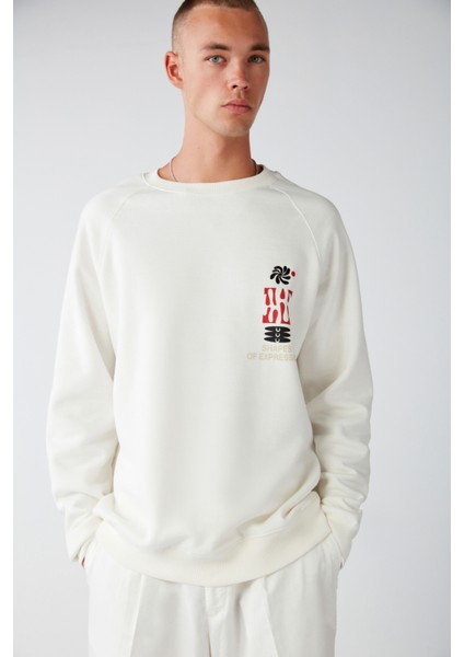 Expressed Erkek Reglan Kol Onu Nakış ve Baskılı Yumuşacık Kumaşlı Yuvarlak Yakalı Ekru Sweatshirt