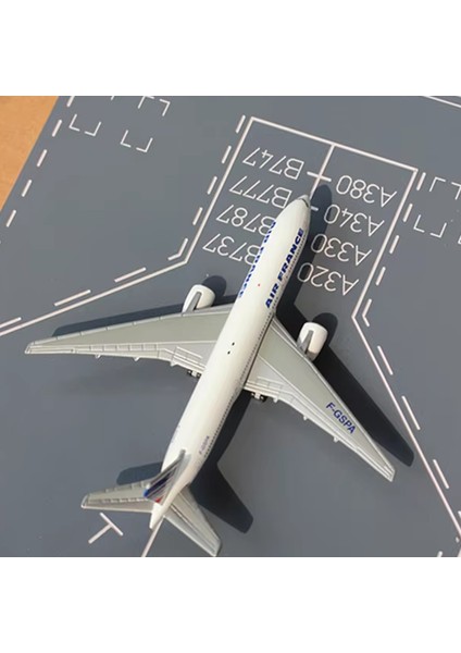 1:400 & 1:500 Ölçekli Hava Araçları Için Uçak Pisti (Havaalanı, Pist, Yol Düzeni) 20X30 cm - 4 Parça